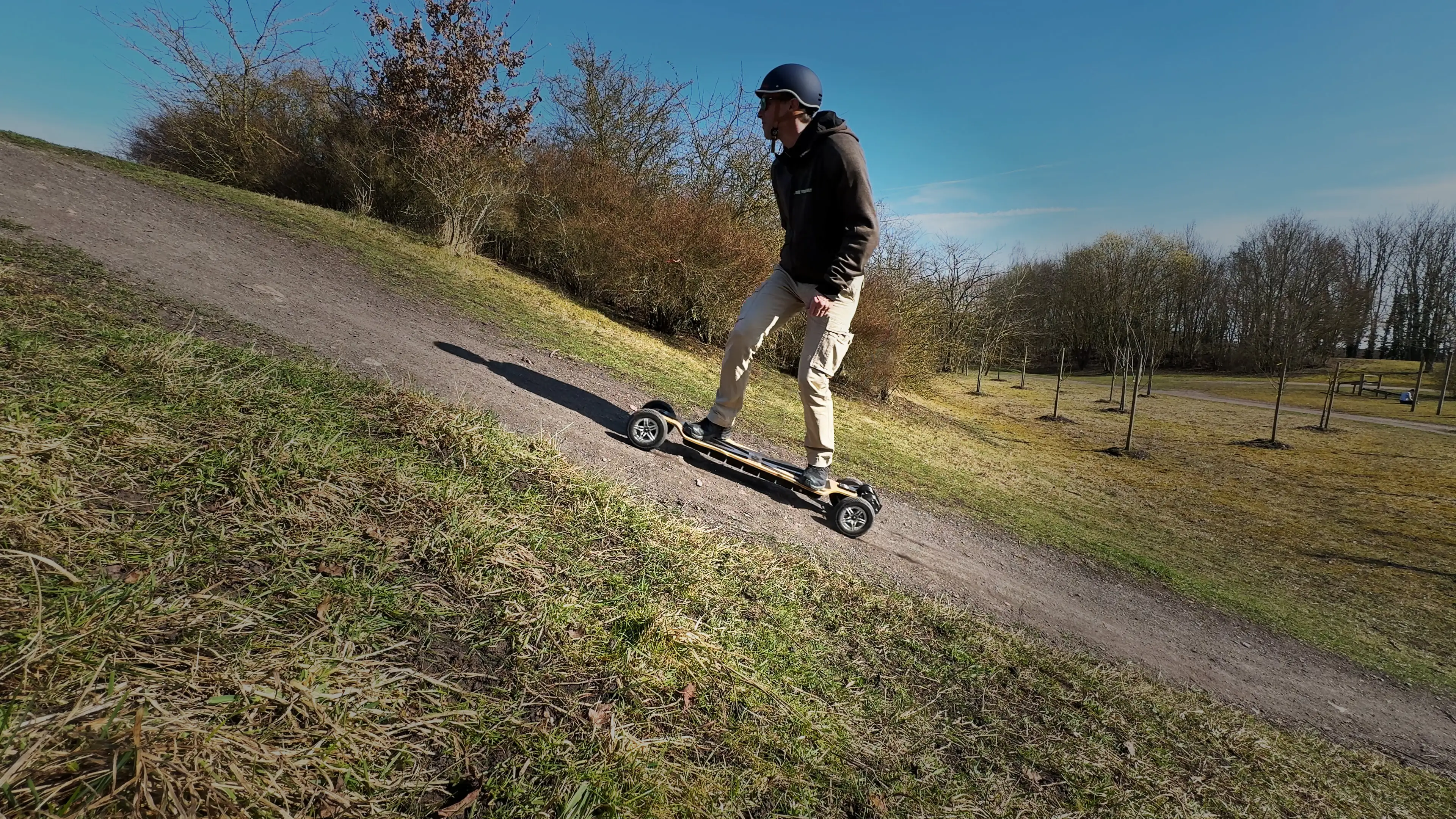 Ride en pente sur e-skate Evo Spirit