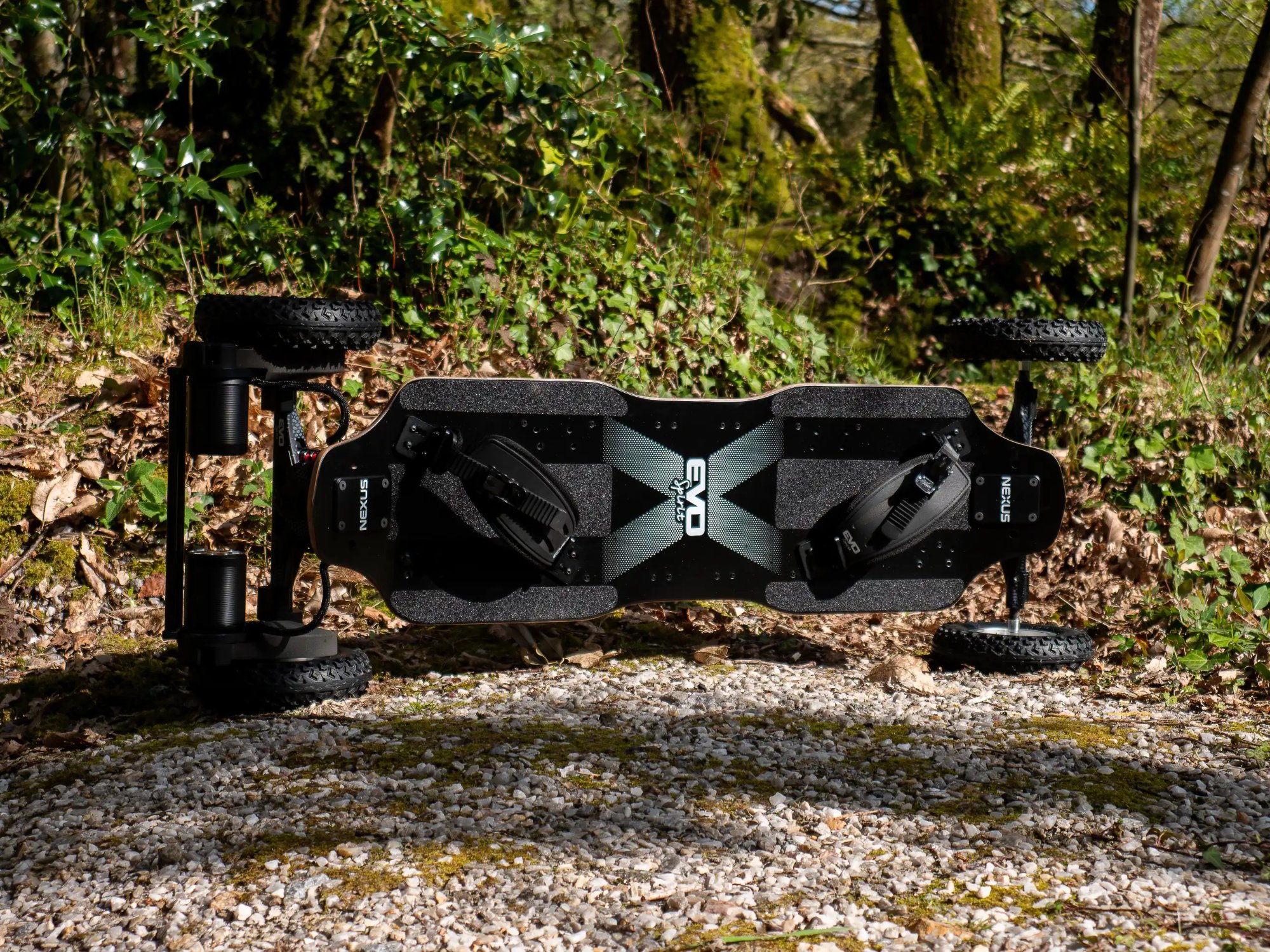 Mountainboard électrique NEXUS Evo-Spirit en action tout-terrain